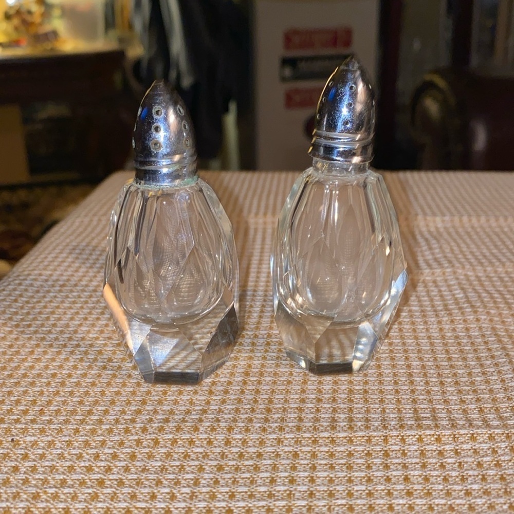 Vintage 1960’s cut crystal salt pepper shakers - Picture 1 of 4